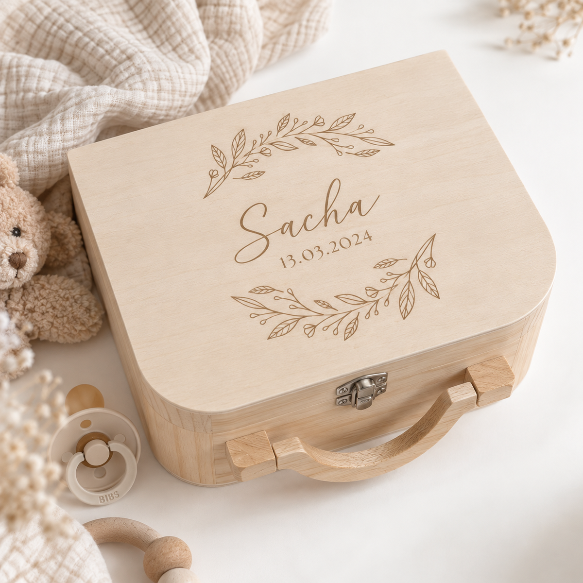 Boîte à souvenirs bébé personnalisée en bois