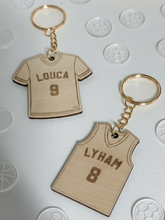 Porte-clés en bois personnalisé Maillot de Sport - Football ou Basketball avec Prénom et Numéro